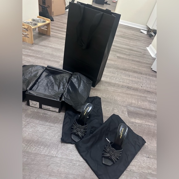 BRAND NEW IN BOX SAINT LAURENT NEVER WORN
YSL Tribute 85 Heel Sandals size 37 - Picture 5 of 13